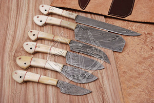 ชุดเชฟห้าชิ้นทำด้วยมือมีดทำครัวเหล็กกล้าคาร์บอนพร้อมใบมีดดามัสกัสทำจากสแตนเลสที่จับไม้แบบกำหนดเอง - Product Image 4