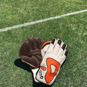 Guantes de Críquet para Mano Derecha Cutx para Hombre, Material de Cuero Duradero, Disponibles en Varios Colores - Product Image 1