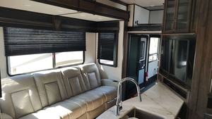 Remolques de viaje Dutchmen Triton 3551 usados del 2021, caravanas modernas y remolques de camping todoterreno. - Product Image 5