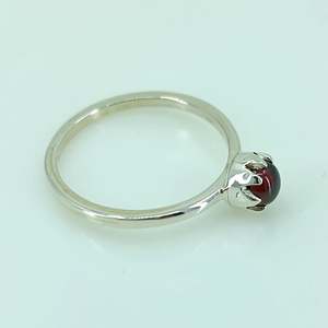 Anillo Boho con Piedra de Nacimiento de Enero, Hecho a Mano en Plata de Ley 925 con Granate de Corte Ovalado, Regalo Perfecto para su Cumpleaños o Aniversario - Product Image 6