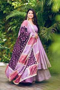 Impresionante Dupatta moderna púrpura bellamente bordada Secuencia de varios tonos trabajo romano Simmer seda secado rápido para Diwali boda - Product Image 4