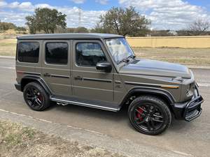 AMG G63 2021 Verde Oliva Oscuro Magno, Motor V8 Biturbo, Tracción en las Cuatro Ruedas, Equipamiento Completo, Sin Modificaciones - Product Image 2