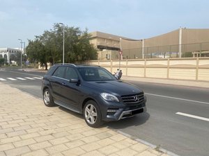 2014 Mercedes-Benz ML400 V6เครื่องยนต์เทอร์โบ AWD ขับเบาะหนังตกแต่งภายในสีเข้มพร้อมระบบควบคุมความเร็วคงที่ - Product Image 3