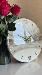 VOTRE HORLOGE MURALE EN RÉSINE AVEC Horloge Murale Artistique Unique au Design Fait Main Art en Résine d'Inde - Product Image 6