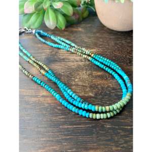 Collier de perles multi-brins fait main Navajo avec perles turquoise multiples et chaîne en argent sterling à motif d'ancrage pour mariages et fêtes - Product Image 3