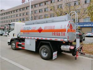 Camión Cisterna <span class=keywords><strong>de</strong></span> Combustible ISUZU <span class=keywords><strong>de</strong></span> <span class=keywords><strong>6000</strong></span> <span class=keywords><strong>Litros</strong></span>, Camión Dispensador <span class=keywords><strong>de</strong></span> Aceite, Operación Manual, Tanque Usado <span class=keywords><strong>de</strong></span> 500 Autos, Acero al Carbono/Acero Inoxidable 4*2 - Product Image 5