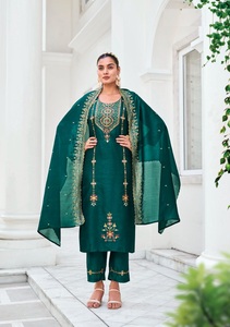 เสื้อผ้าอินเดียและปากีสถานทำมือพิมพ์ลายด้วยผ้าไหมเวนิสพร้อมกางเกง - Product Image 3