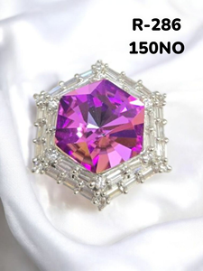 Bague de fête à la mode réglable pour femme Hexagone royal avec finition en argent et diamant américain en bijoux en laiton - Product Image 1