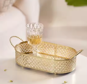 Plateau de service en métal antique, fait à la main, de haute qualité, léger, de forme ovale fantaisie, unique, pour la présentation sur table, le stockage de boissons - Product Image 1