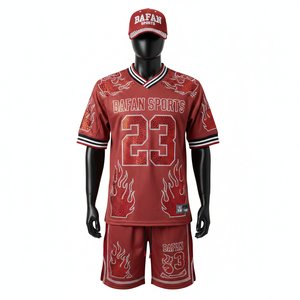 Ensemble short de football pour homme, haute qualité, polyester respirant GSM, empiècements latéraux rouges, logo thermocollé. - Product Image 6