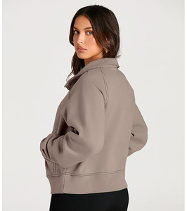 Sweat à capuche pour femme avec demi-zip et manches longues, fabriqué en tissu doux et confortable pour un usage quotidien décontracté, facile à porter - Product Image 2