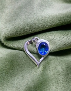 Meilleur pendentif en argent sterling 925 avec tanzanite en forme de cœur, bijoux romantiques de guérison, design floral, bijoux unisexe, cadeau - Product Image 1