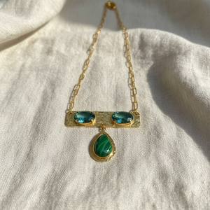 Collier plaqué or 18 carats avec pendentif en topaze et malachite, bijoux faits à la main - Product Image 2