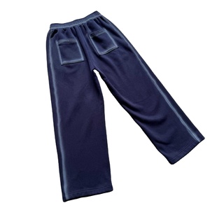 Pantalones de chándal casuales de alta calidad, negros lisos, con diseño de líneas efecto lavado ácido, personalizables, de forro polar de 350g, con cordón ajustable y efecto desgastado, engrosados. - Product Image 4