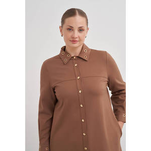 Puerta Casual con Detalle de Ojales Camel - Product Image 5