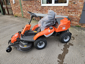 เครื่องตัดหญ้าแบบนั่งขับ Husqvarna P525DX R214TC ดีเซล ขับเคลื่อนสี่ล้อ พร้อมเครื่องยนต์ Kubota สำหรับงานพาณิชย์  ขาย - Product Image 2