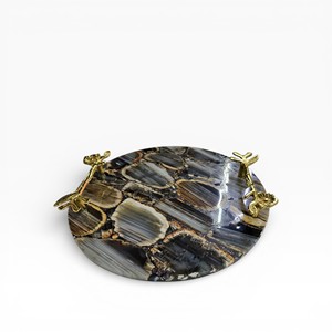 Plateau de service rectangulaire en agate grise naturelle de luxe avec surface en cristal poli et élégantes poignées en métal doré - Product Image 4