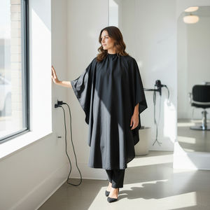 Tablier de Coiffure Personnalisé Cousu Main pour Salon de Coiffure, 100% Polyester Imperméable, Taille Ajustable, Écologique - Product Image 2