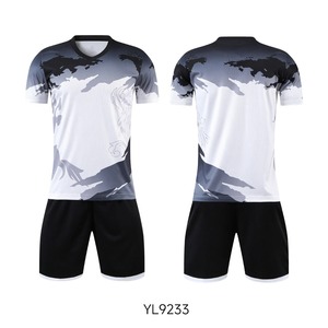 เสื้อฟุตบอลผู้ใหญ่และเด็ก OEM รับทำโลโก้ ผ้าโพลีเอสเตอร์ 100% ชุดฟุตบอลแบบกำหนดเอง เสื้อกีฬาชายหญิง ชุดฝึกซ้อมกีฬา - Product Image 3