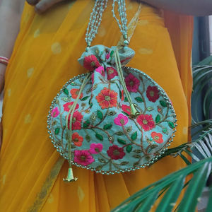 Bolsos de Potli de trabajo con bordados indios, hermosos bolsos para novias, bolsas étnicas con cordón, bolso artesanal, regalo de retorno perfecto - Product Image 1