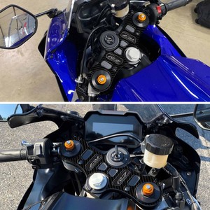 Piastra di Protezione Adesiva 3D per Forcella Sterzo Compatibile con Yamaha R7 2021-2025, Accessorio per Manubrio Moto - Product Image 3