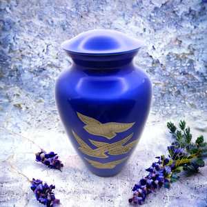 Urne funéraire moderne en métal bleu avec gravure artisanale exquise, grande taille pour les cendres d'animaux de compagnie - Product Image 3