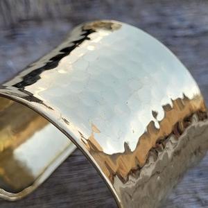 Brazalete de Latón con Diseño Recortado, Fabricación de Alta Calidad, Diseño en Relieve, Talla Única, Sin Plomo, Joyería de Moda en Tono Dorado - Product Image 5