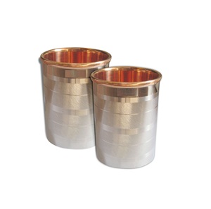 Copas de vino de vidrio de metal de cobre de diseñador a bajo precio Diseños de moda Diseños más de tendencia Uso muy exigente en hoteles - Product Image 2