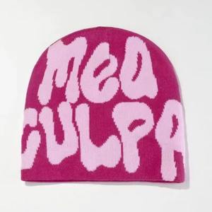Gorro de punto con logotipo personalizado unisex, ropa de playa de moda para invierno suave y exteriores con decoración de párrafo Jacquard, letras multicolores - Product Image 4