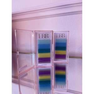 Plateaux d'extensions de cils couleur pastel - Product Image 1