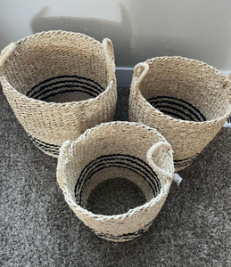 ชุดตะกร้าเก็บของสานจากหญ้าทะเลธรรมชาติ 3 ใบ พร้อมหูหิ้ว ตะกร้าทรงกลมลายเส้นสีดำ สำหรับใช้งานได้หลากหลาย จากประเทศเวียดนาม - Product Image 6