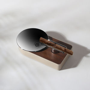 Cenicero de madera rústico Tradebyd Cenicero hecho a mano para cigarrillos Diseño de madera duradero Regalo perfecto para fumadores - Product Image 2