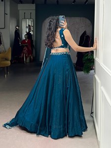 Sarcelle pour Fandiy Lehenga avec glamour subtil et broderie florale Belle Dupatta pour la mode de fête - Product Image 6