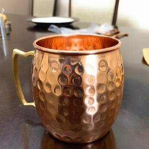 Auténtica taza de cobre de mula de Moscú con diseño clásico y pulido artesanal adecuada para regalar uso en bares o decoración de cocina rústica - Product Image 3