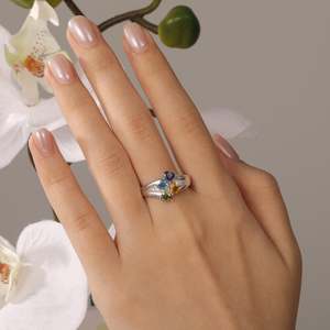 Bague de fiançailles personnalisée en forme de cœur avec 4 pierres de naissance et gravure de nom, sertie en clos, plaquée rhodium - Product Image 5