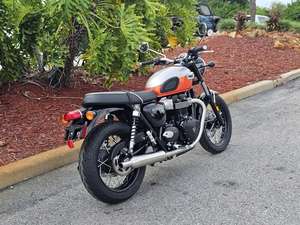 Nouvelles motos Bonneville T100 2025 toutes disponibles en stock - Product Image 3