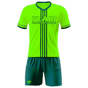 Kits de fútbol retro de diseño personalizado, uniformes de camiseta de fútbol para niños y hombres de alta calidad, conjuntos superiores de moda, servicio OEM para - Product Image 2