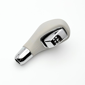 8200641407 Pomo de Palanca de Cambios Automático en Cuero Beige y Cromo para Renault Megane III Fluence 2008-2016, Acabado en Cuero PU y Cromo - Product Image 1