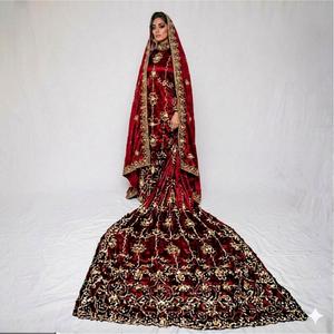 Dirac de mariée gris avec motif arabesque royal, broderie dorée lourde et voile de mariage de luxe - Product Image 3