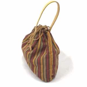 Le tissu doux mais durable est complété par un élégant accessoire en cuir Accents pour un décontracté fait à la main d'Indonésie - Product Image 2