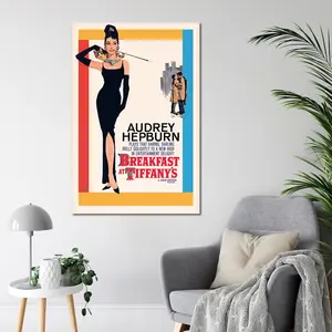 Retrato de Audrey Hepburn en el póster de Desayuno en Tiffany's - Product Image 3