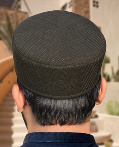 Casquette de prière élégante fabriquée à la main pour hommes Design respirant pour les événements religieux Namaz imperméable pour les sports de plein air à usage décontracté - Product Image 5