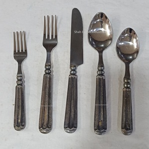 Ensemble de couverts en métal aspect royal avec poignée en laiton antique finition argentée pour la maison et le mariage - Product Image 2