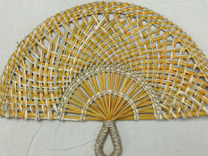 พัดลมมือหญ้าทะเลทำด้วยมือพัดลมงานฝีมือธรรมชาติเพื่อการส่งออก - Product Image 3