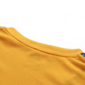 Kit de football de style rétro personnalisé de haute qualité chemise et short de football à sublimation en polyester de quantité minimale de commande basse - Product Image 3