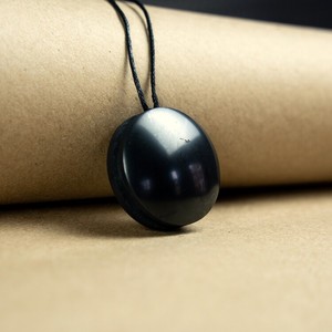 Colgante de shungita en forma de tableta de 1.4 pulgadas (35 mm) - Product Image 1