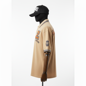 Polo de Hombre de Algodón Piqué de Alta Calidad, 220 GSM, Color Beige Sólido con Logotipo Bordado en Chenilla en Relieve - Product Image 3