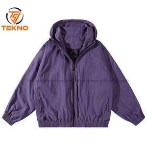 Chaqueta cortavientos granate personalizable OEM con diseño relajante: Riptstop acolchado, manga larga, estilo bloque de color - Product Image 2