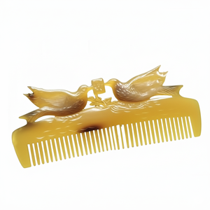Peigne à cheveux en corne naturelle durable: outil de toilettage de haute qualité et durable pour une utilisation en hôtel. - Product Image 1