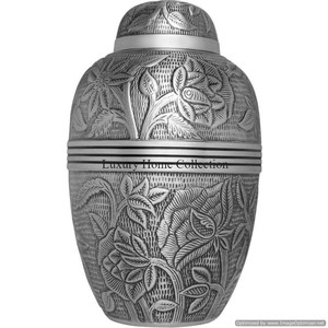 Urnas de cenizas de recuerdo de seres queridos memorables, diseño de flores y hojas de lujo modernas fundidas en aluminio plateado - Product Image 1